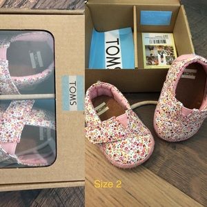 Baby floral Toms